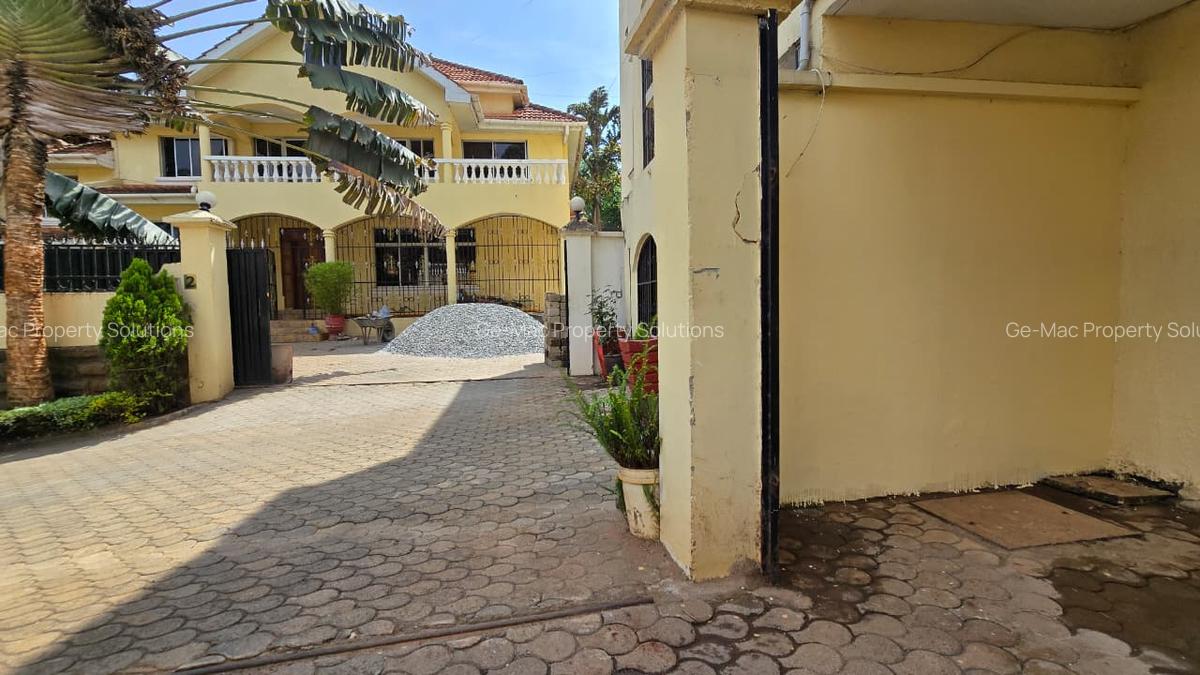 4 Bed Townhouse with En Suite in Lavington - 2