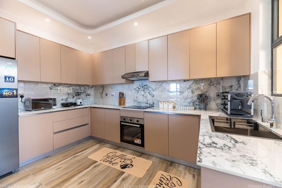 Serviced 2 Bed Apartment with En Suite at Brookside Drive - 4