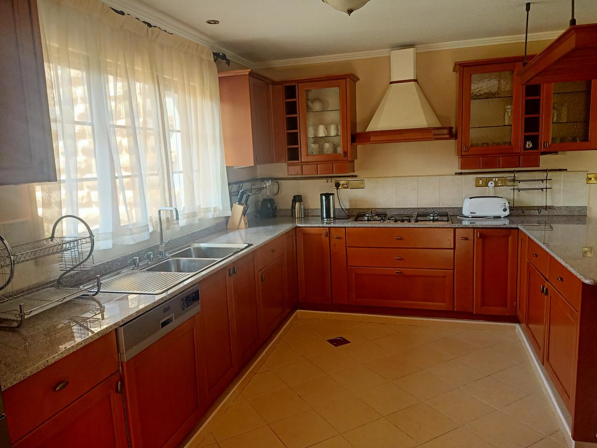 4 Bed Townhouse with Swimming Pool at Ridgeways - 5