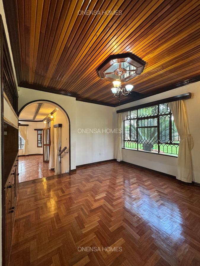 5 Bed House with En Suite in Runda - 12