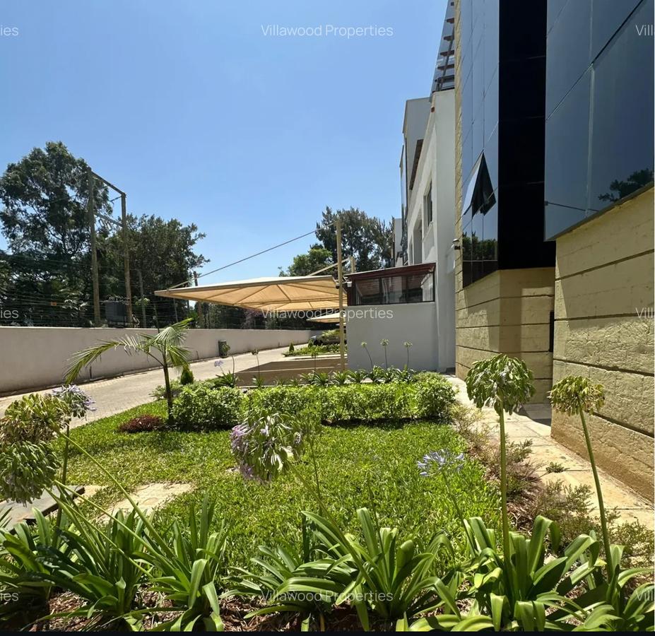 5 Bed Townhouse with En Suite in Lavington - 4