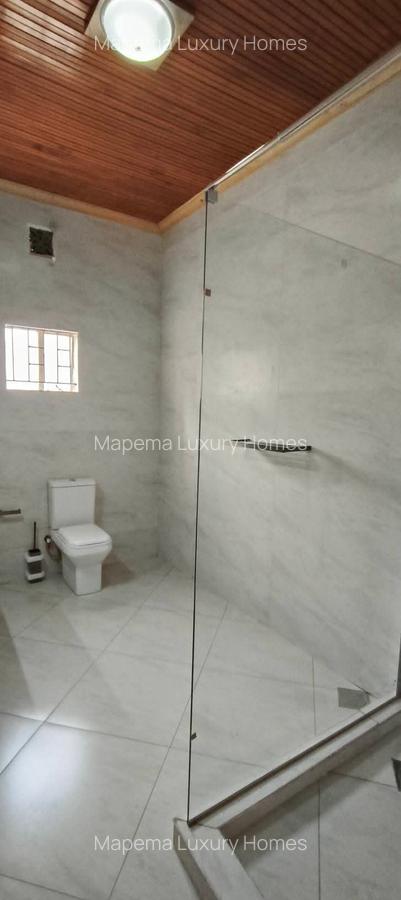 4 Bed House with En Suite at Rosslyn - 5