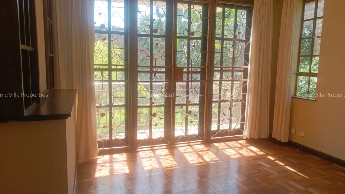 4 Bed Villa with En Suite at Rosslyn Lone Tree - 11