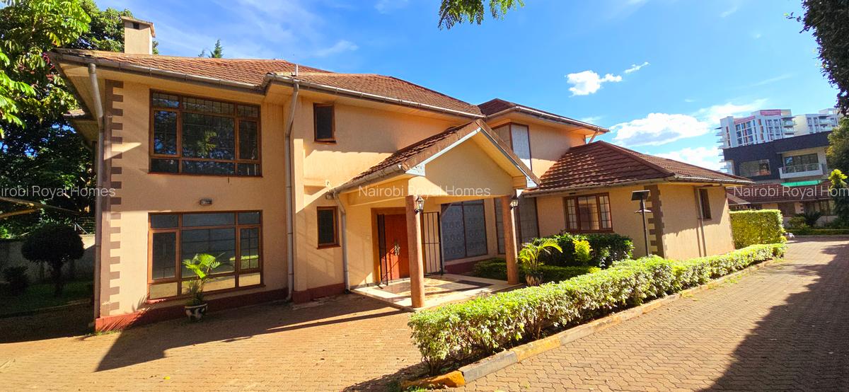 5 Bed House with En Suite at Mimosa Drive - 5