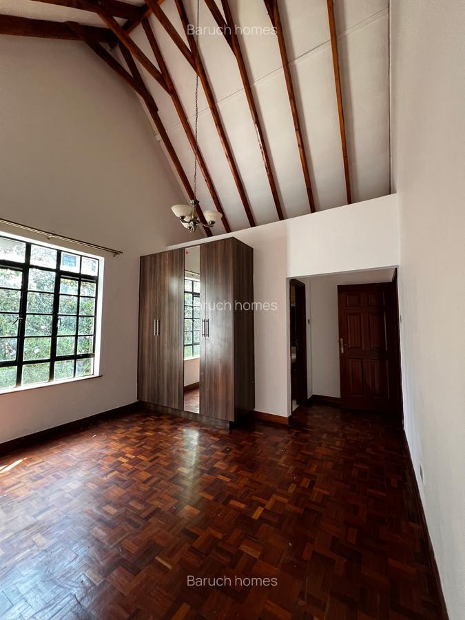 4 Bed Villa with En Suite in Redhill - 14