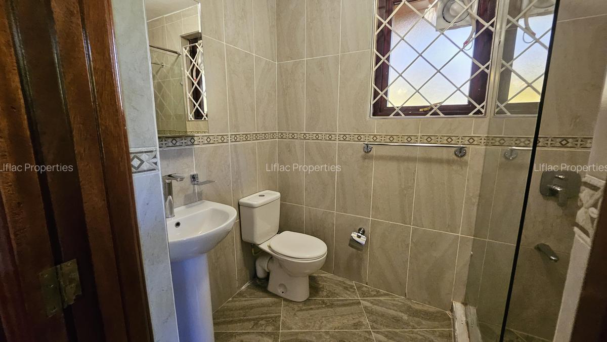 4 Bed House with En Suite in Runda - 13