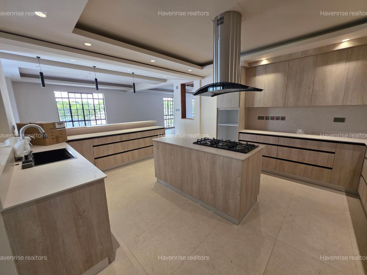 4 Bed Townhouse with En Suite at Westlands - 5