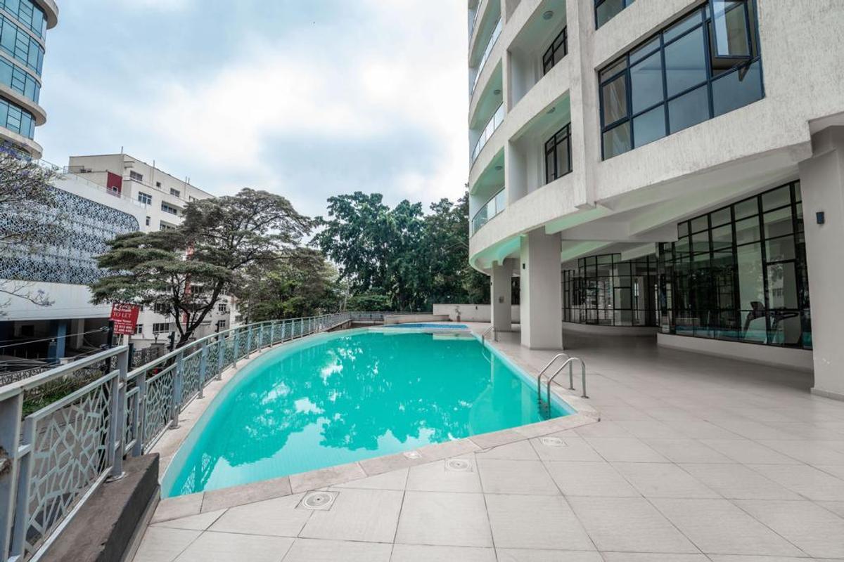 Serviced 2 Bed Apartment with En Suite in Westlands Area - 11