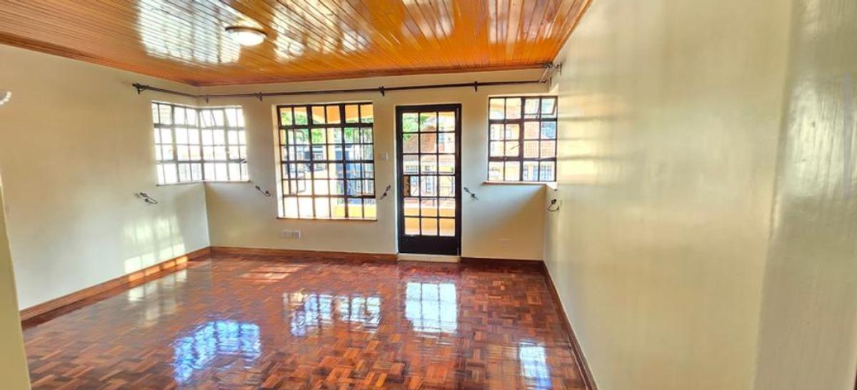 4 Bed House with En Suite in Lavington - 10