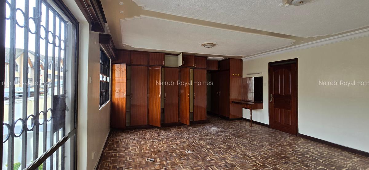 5 Bed Townhouse with En Suite at Lavington Green - 18