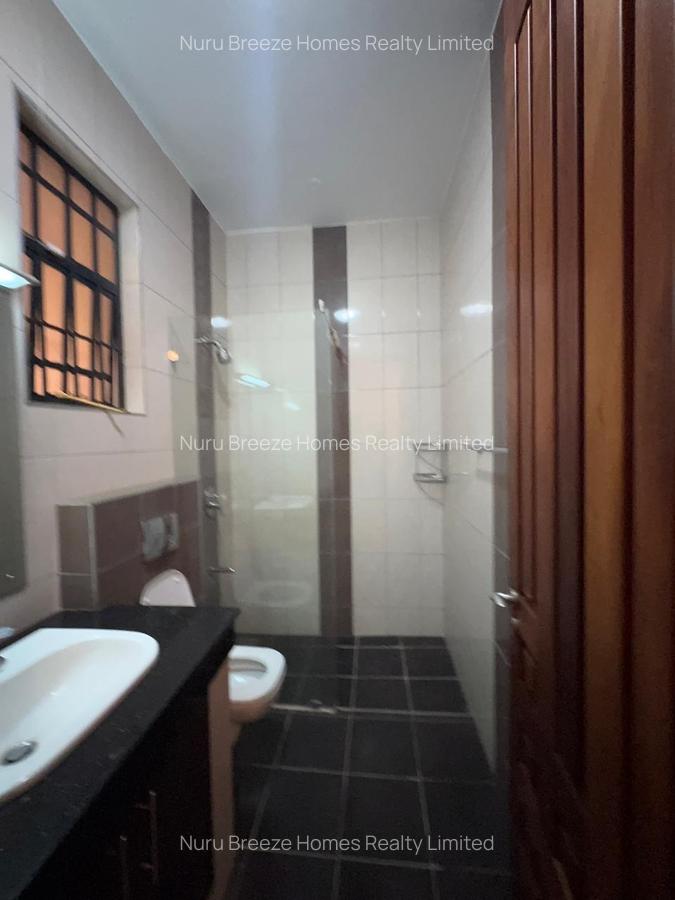 5 Bed Townhouse with En Suite in Lavington - 7