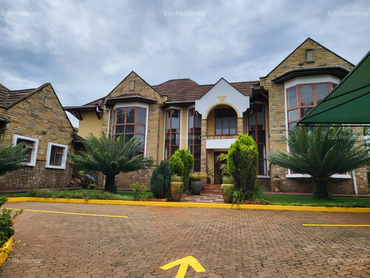 5 Bed Townhouse with En Suite at Runda Drive - 1