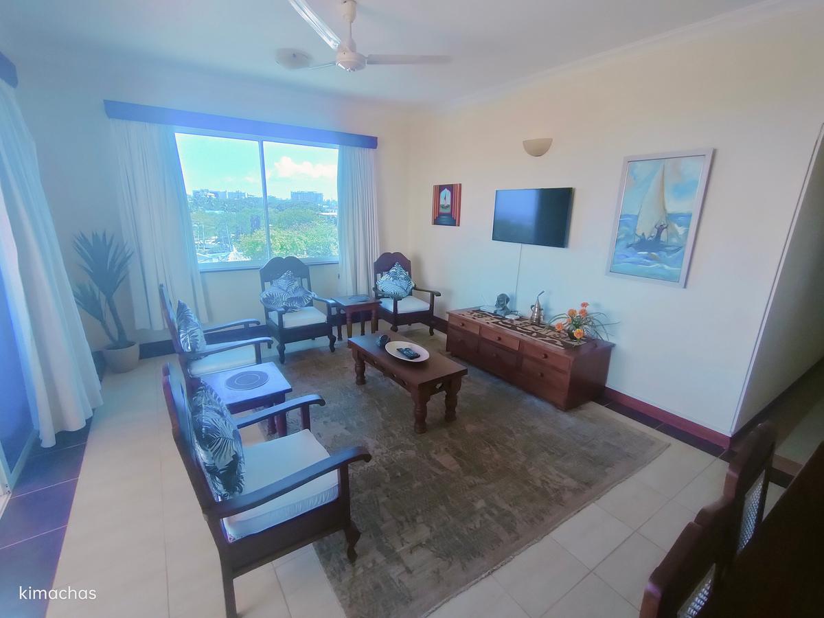 Furnished 2 Bed Apartment with En Suite at Links Road - 3