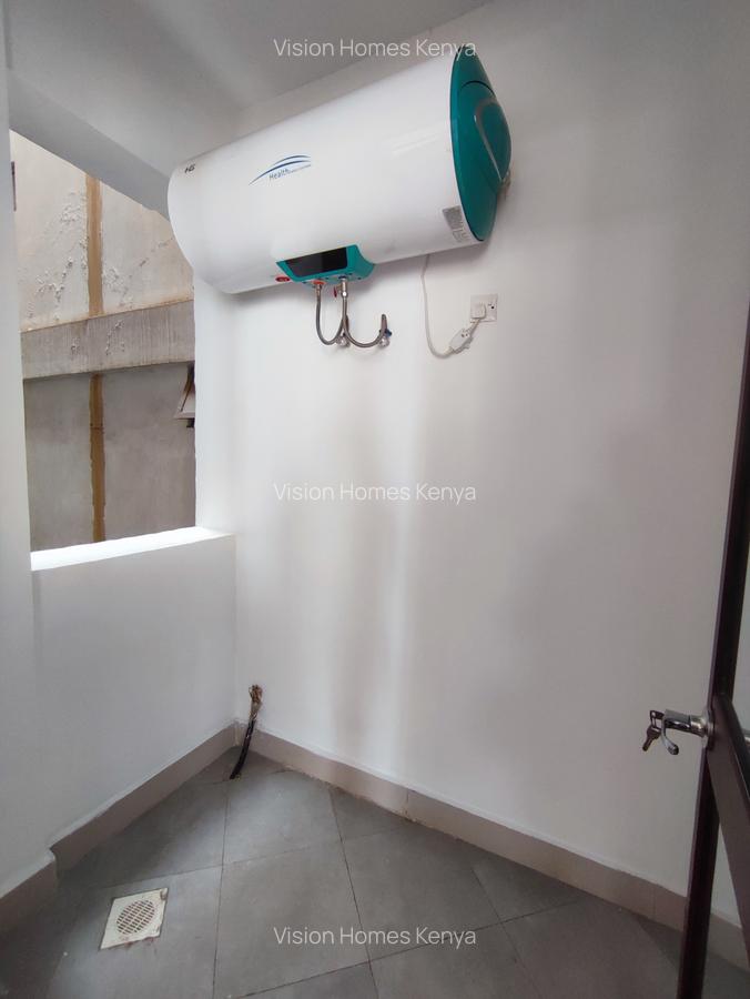 2 Bed Apartment with En Suite in Dennis Pritt - 6