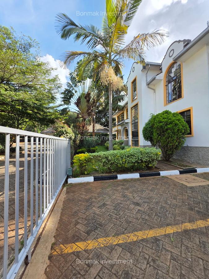 4 Bed Townhouse with En Suite at Lavington Green. - 7