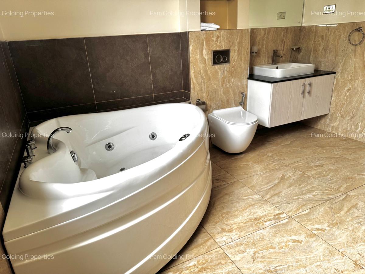 3 Bed Apartment with En Suite in Riverside - 12