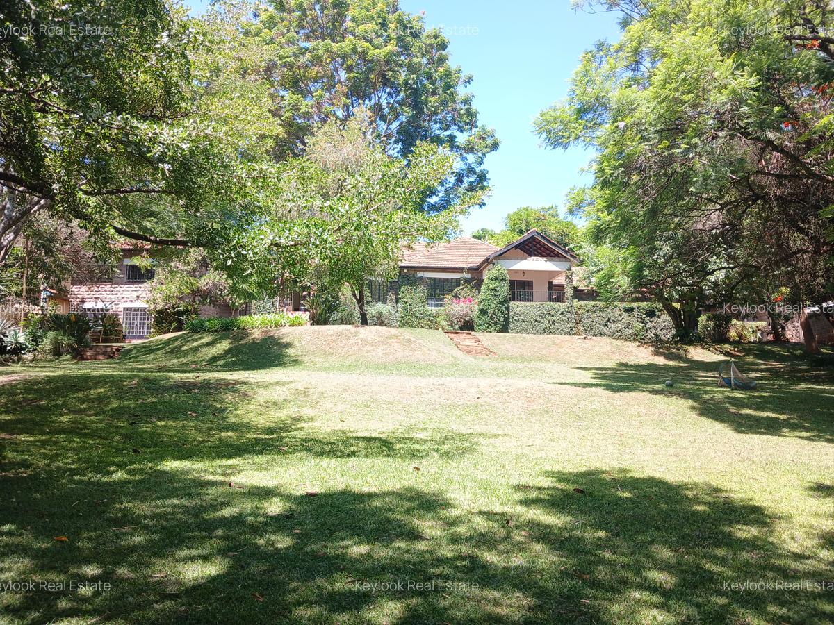 4 Bed House with En Suite at Lavington - 2