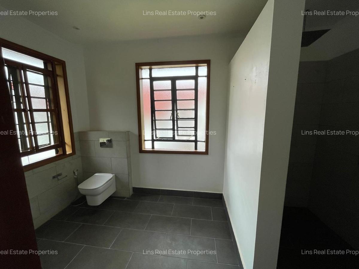 4 Bed House with En Suite in Runda - 13