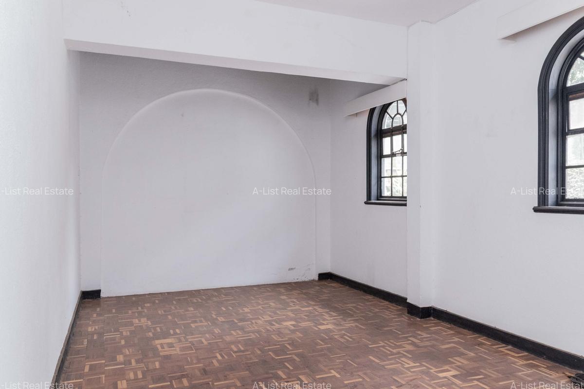 4 Bed Villa with En Suite at Riverside - 9