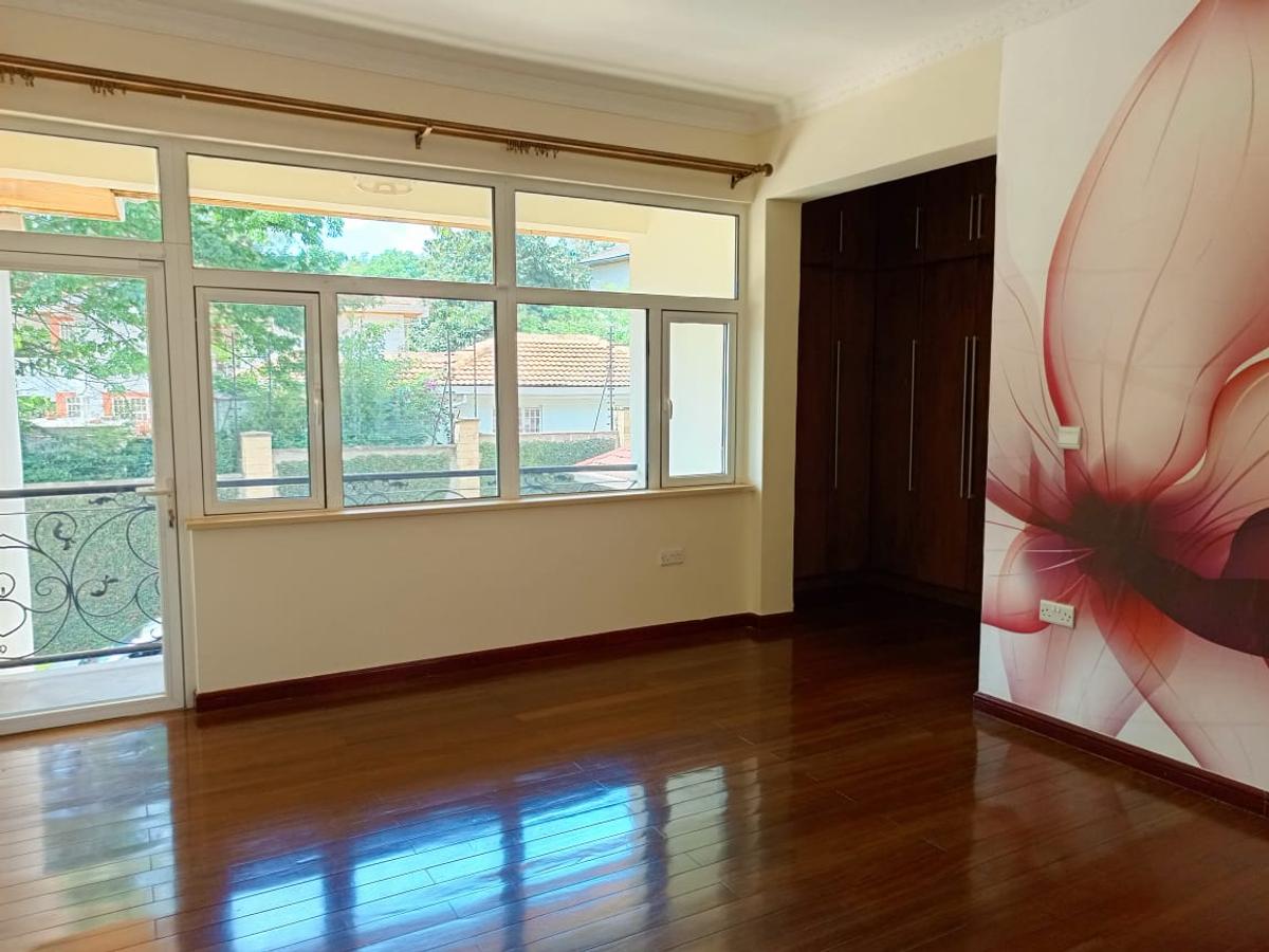 5 Bed House with En Suite in Runda - 10