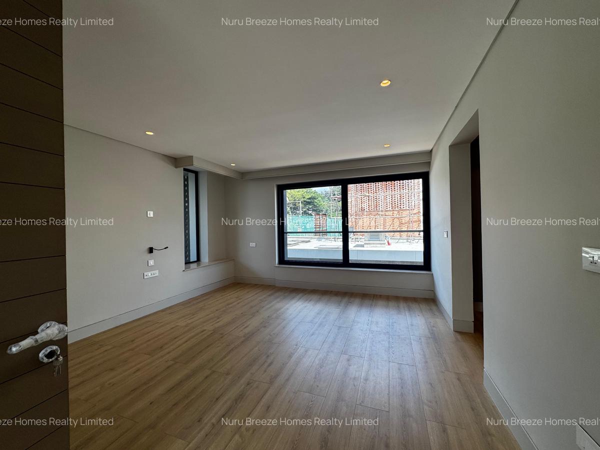 5 Bed Townhouse with En Suite in Westlands Area - 17