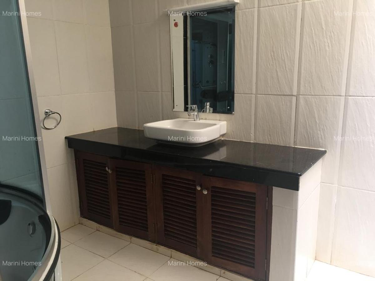 4 Bed Townhouse with En Suite in Kyuna - 8