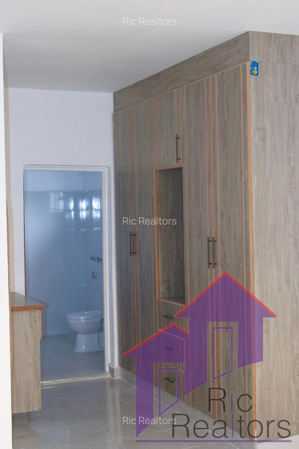 3 Bed House with En Suite at Aacia Road - 10