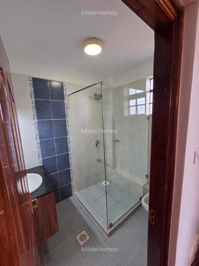 5 Bed Townhouse with En Suite in Kitisuru - 12