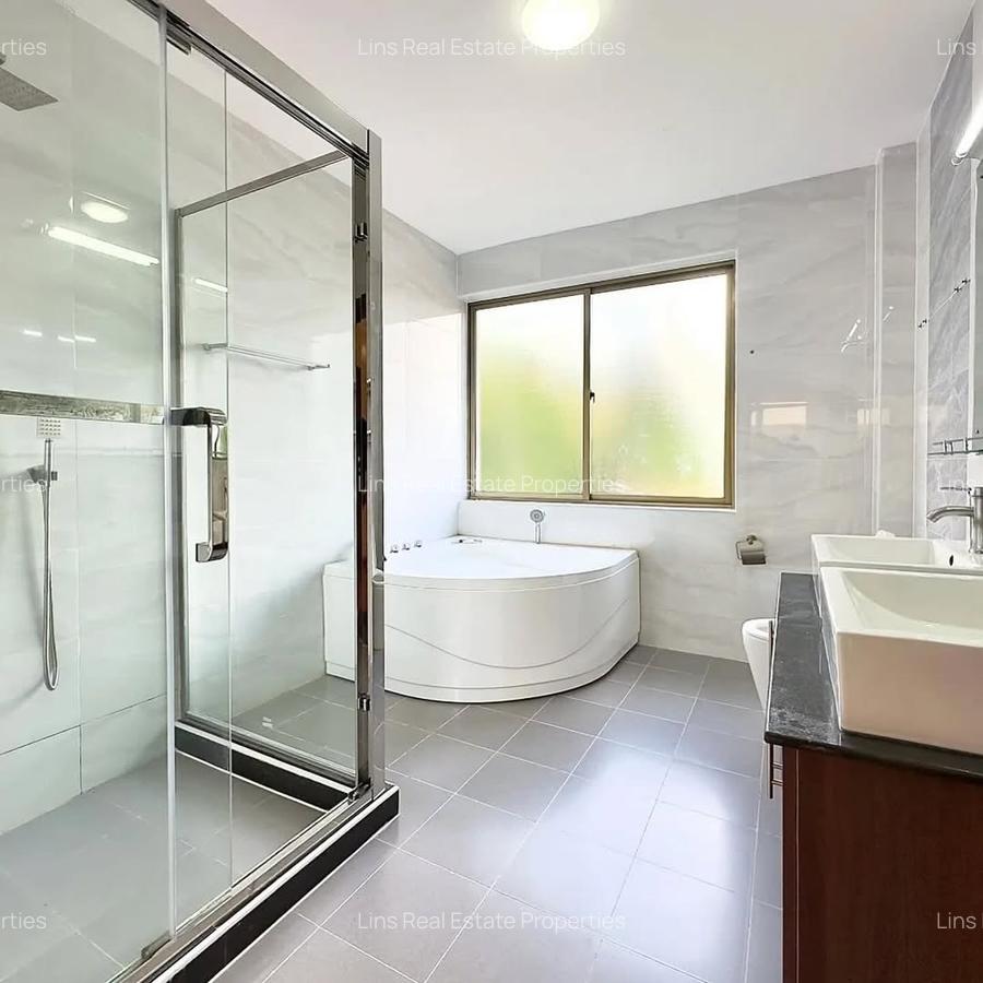 5 Bed Townhouse with En Suite in Lavington - 8