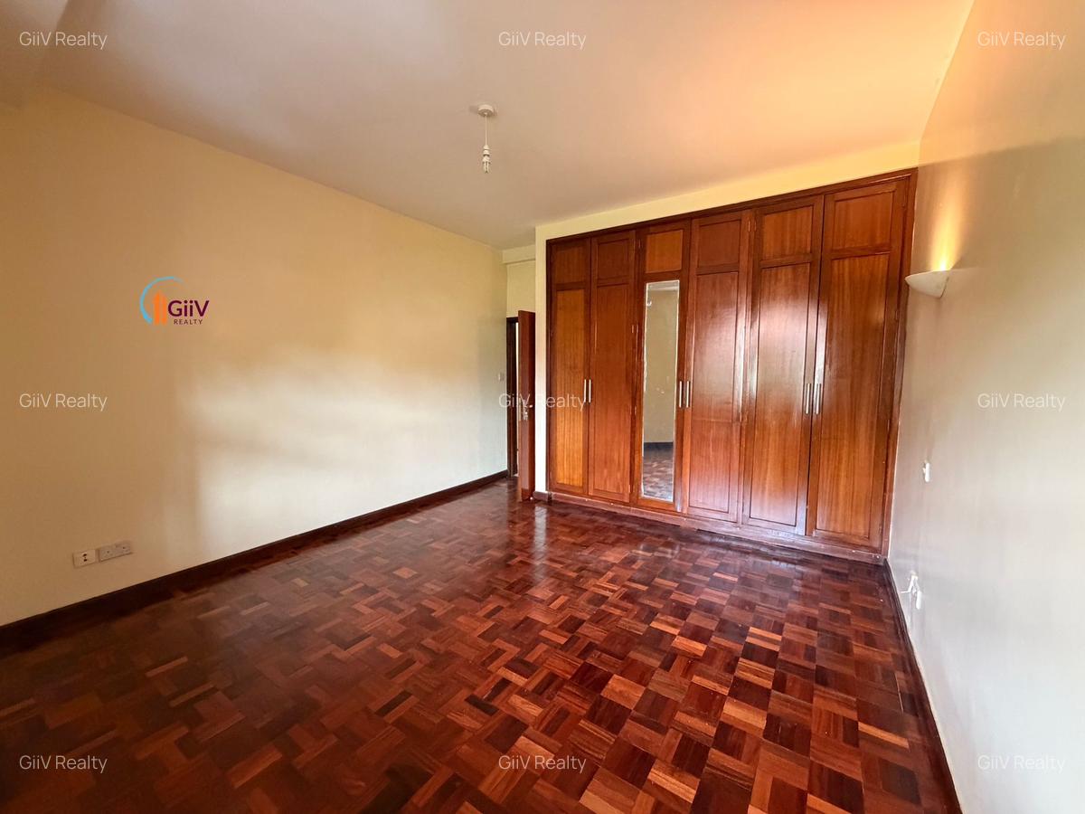 4 Bed Apartment with En Suite in Riverside - 12