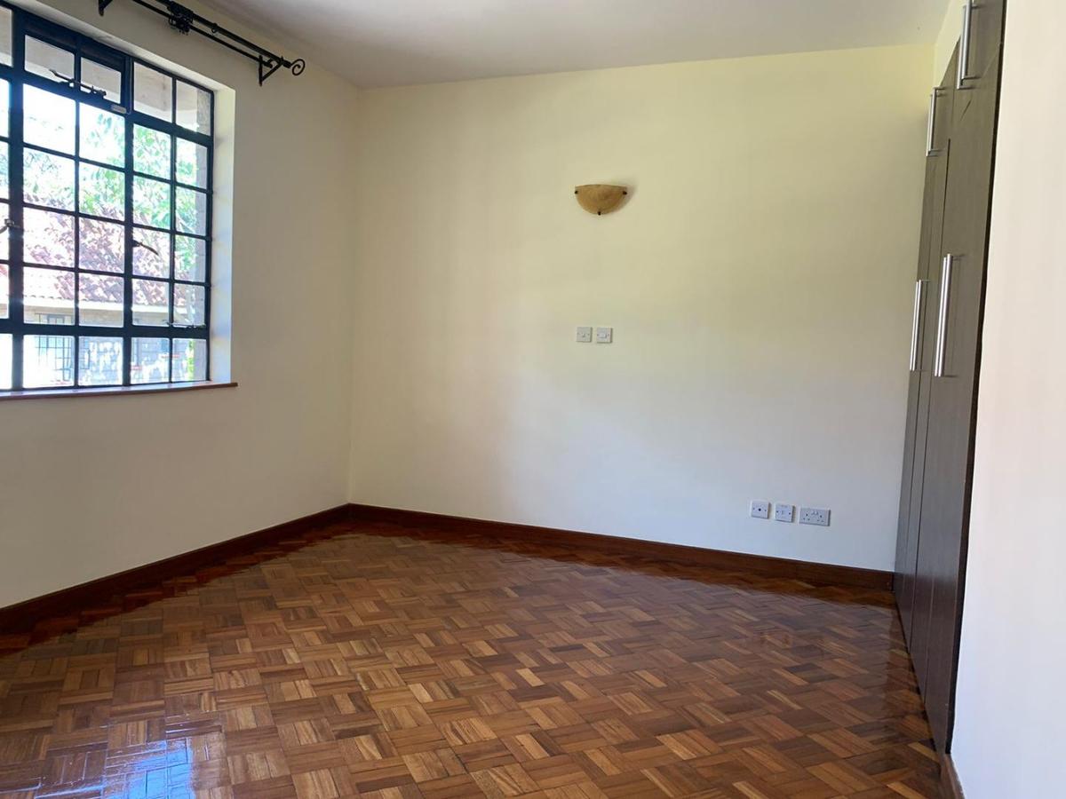 4 Bed Townhouse with En Suite at Lavington - 6