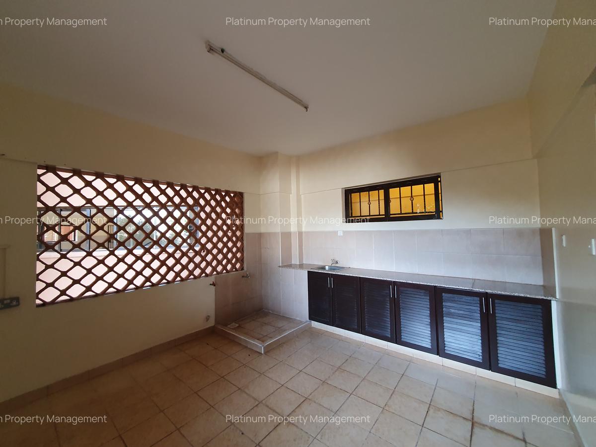 4 Bed Apartment with En Suite at Brookside Gardens - 6