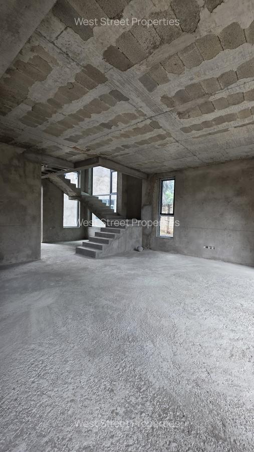 5 Bed Villa with En Suite at Lavington - 3