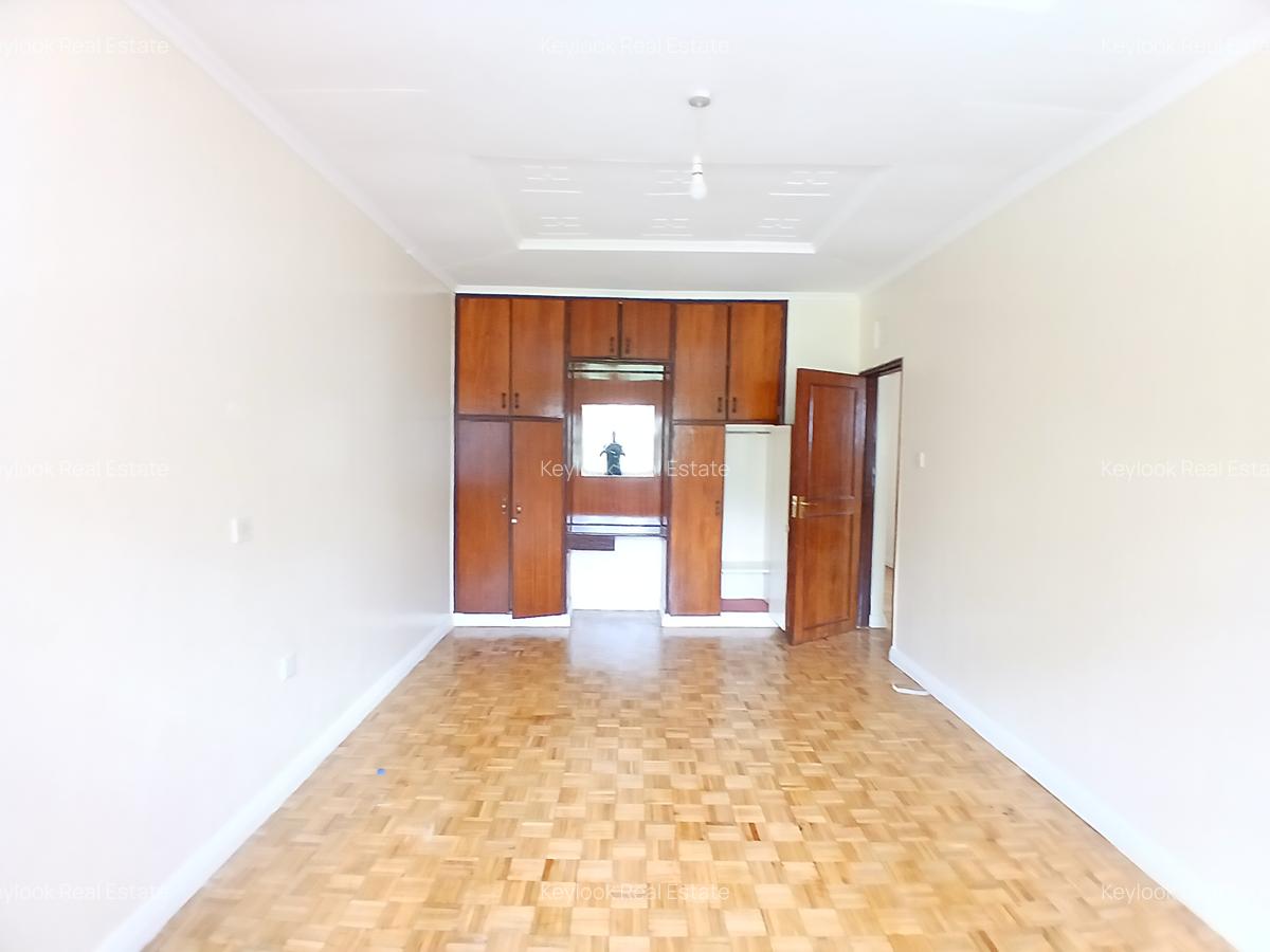 5 Bed Townhouse with En Suite at Lavington - 10