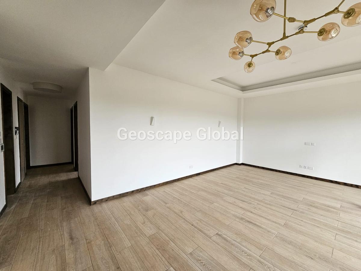 3 Bed Apartment with En Suite in Rosslyn - 16