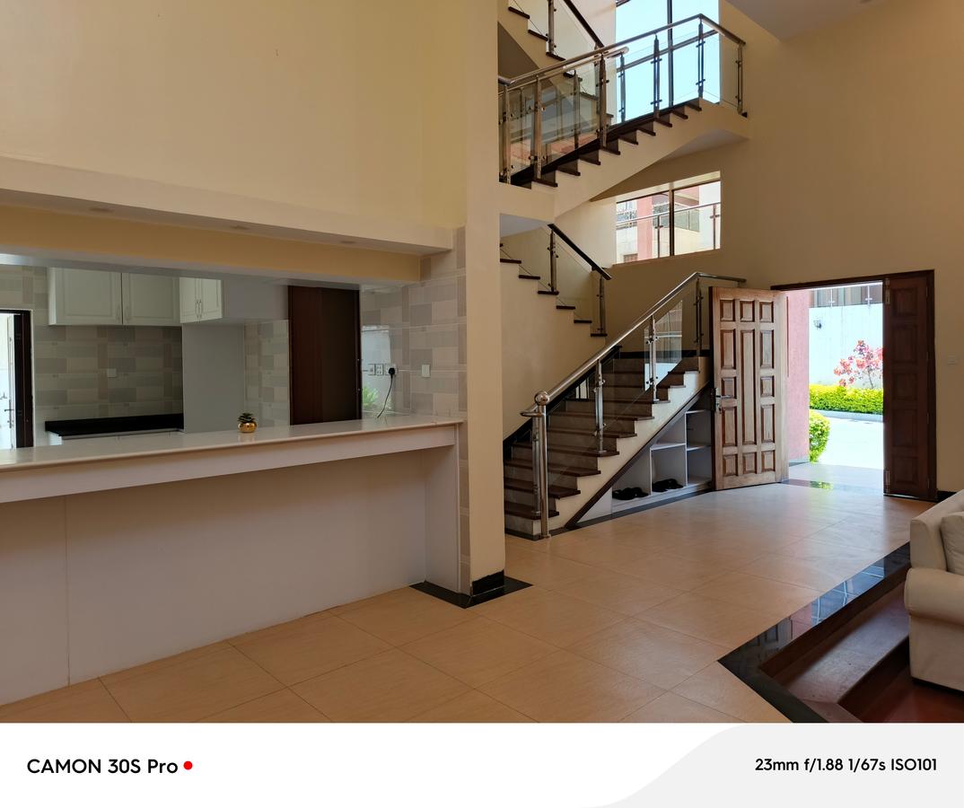 5 Bed Townhouse with En Suite at Lavington - 6