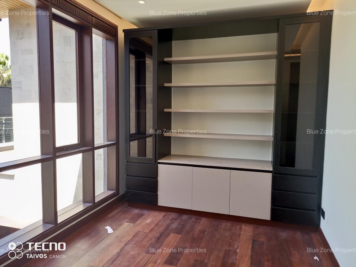 5 Bed House with En Suite at Benin Dr - 17