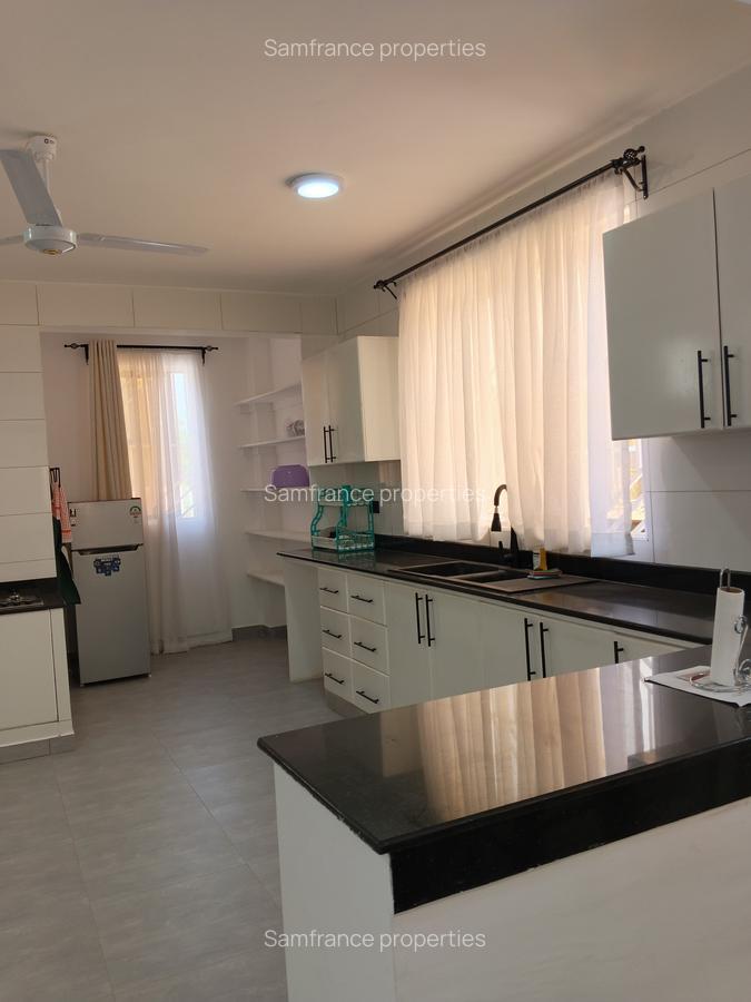 4 Bed Villa with En Suite at Beach Road - 2