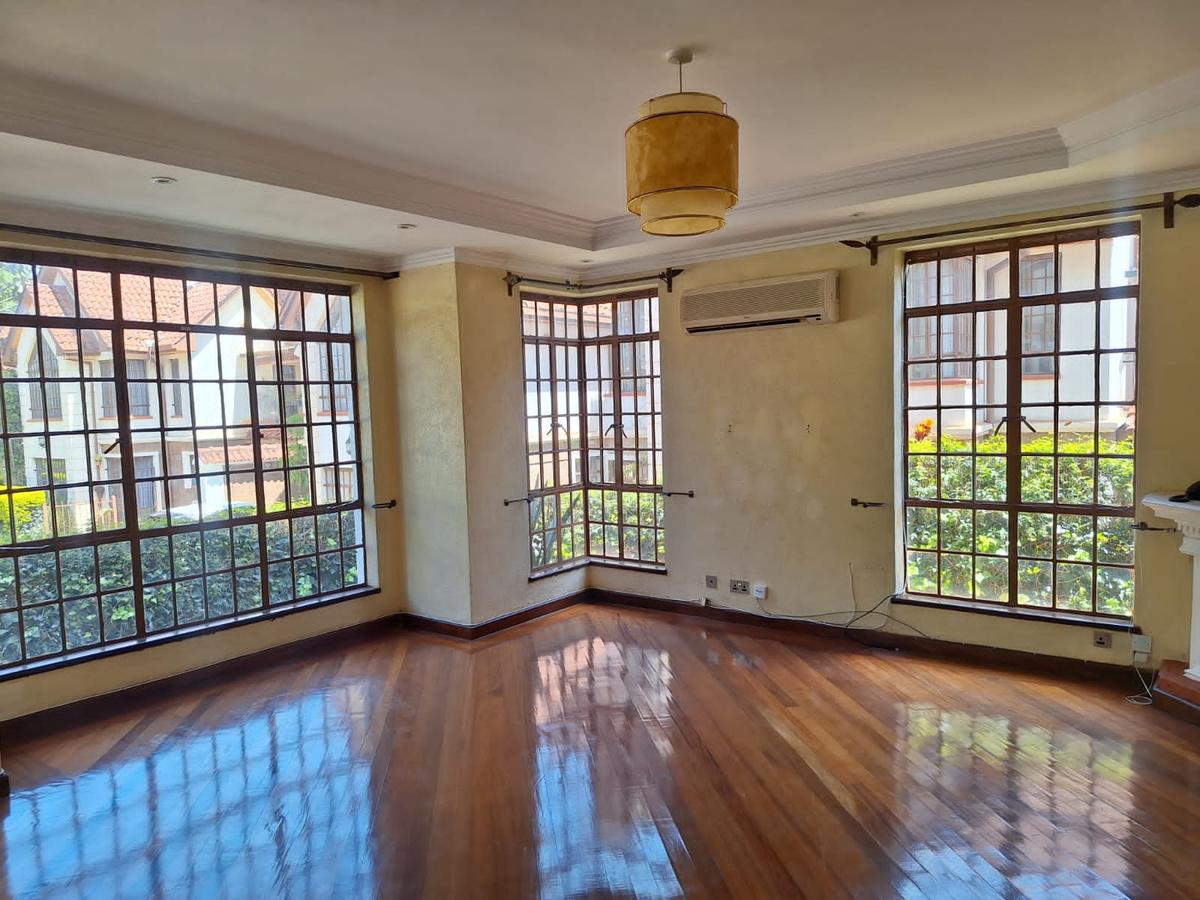 5 Bed Townhouse with En Suite in Lavington - 7