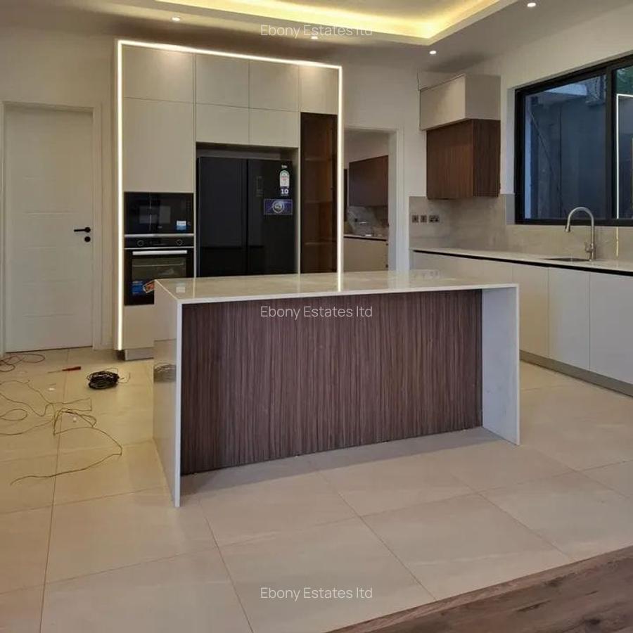 5 Bed Townhouse with En Suite in Lavington - 6