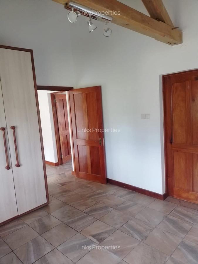 4 Bed Townhouse with En Suite at Kerarapon Drive - 13