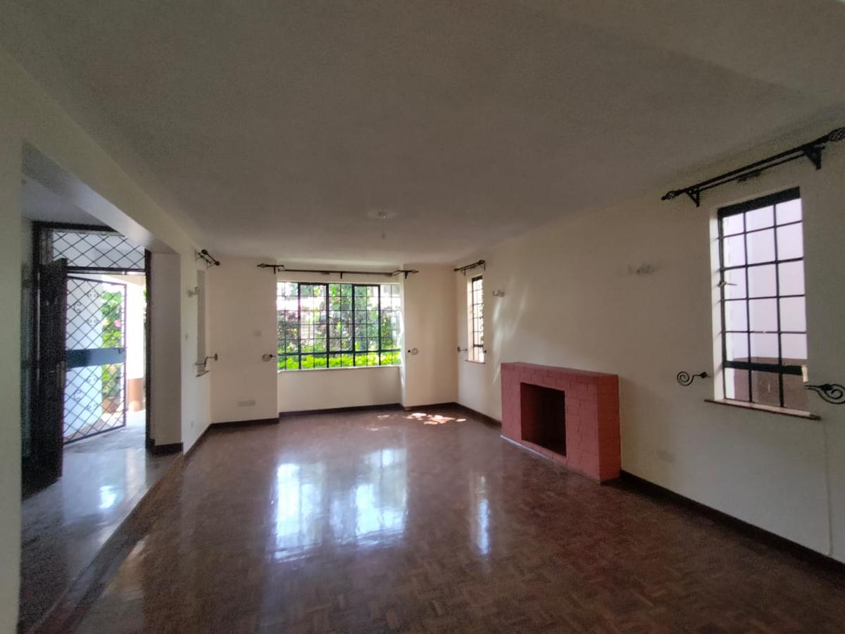 5 Bed Townhouse with En Suite in Lavington - 18