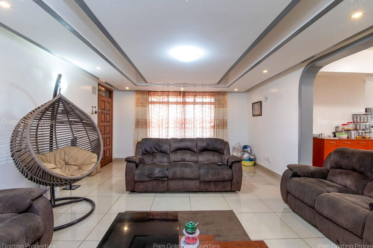 3 Bed Apartment with En Suite in Parklands - 1