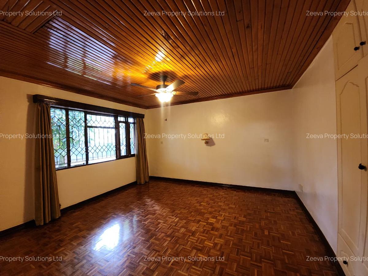 5 Bed House with En Suite in Runda - 12