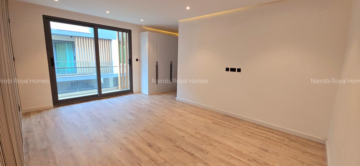 5 Bed Townhouse with En Suite at Lavington Green - 18