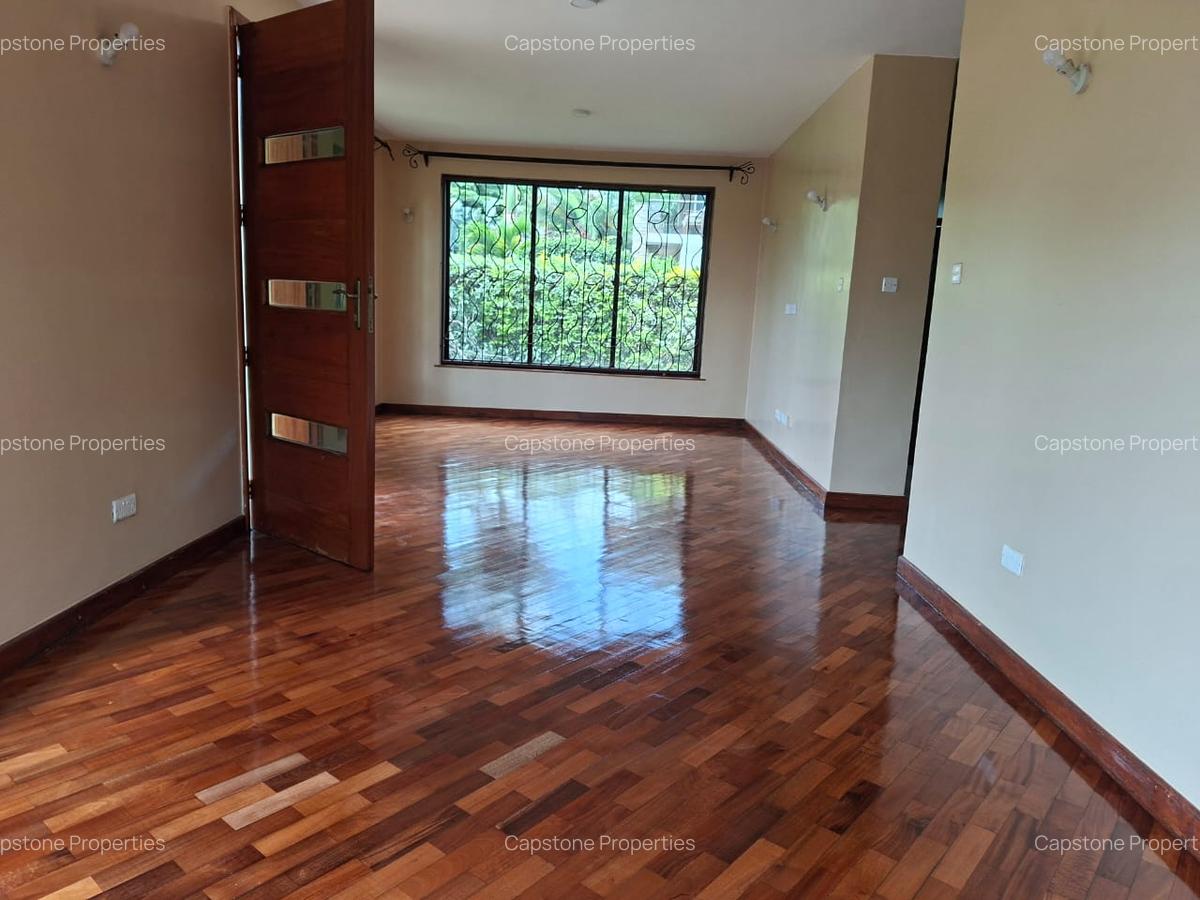 4 Bed Townhouse with En Suite in Ridgeways - 17