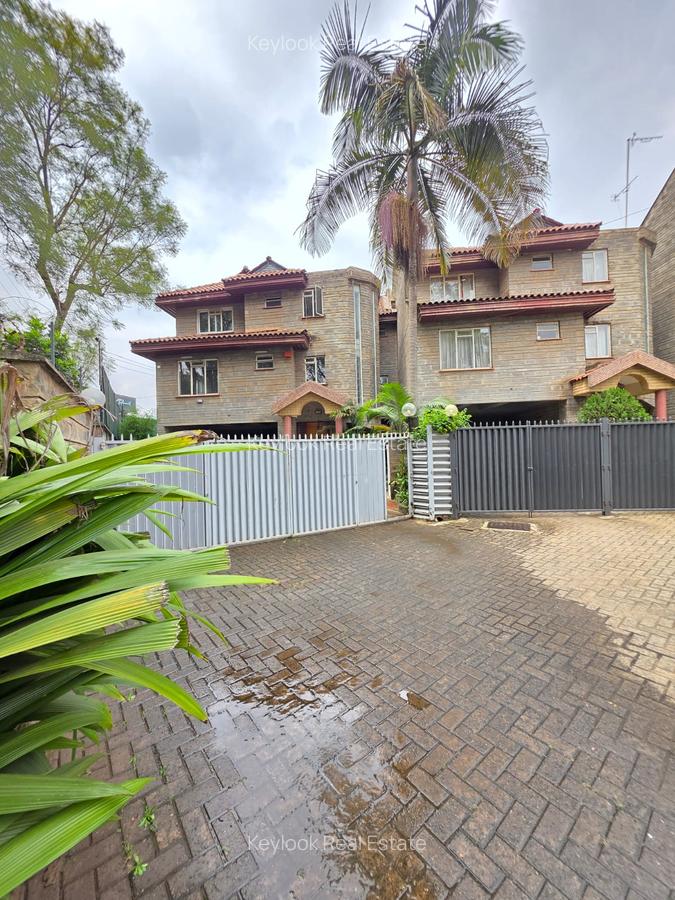 4 Bed Townhouse with En Suite at James Gichuru Road - 12