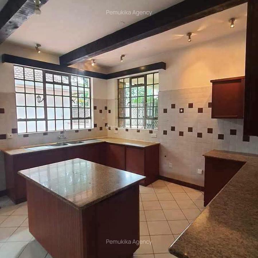 5 Bed Townhouse with En Suite in Rosslyn - 17