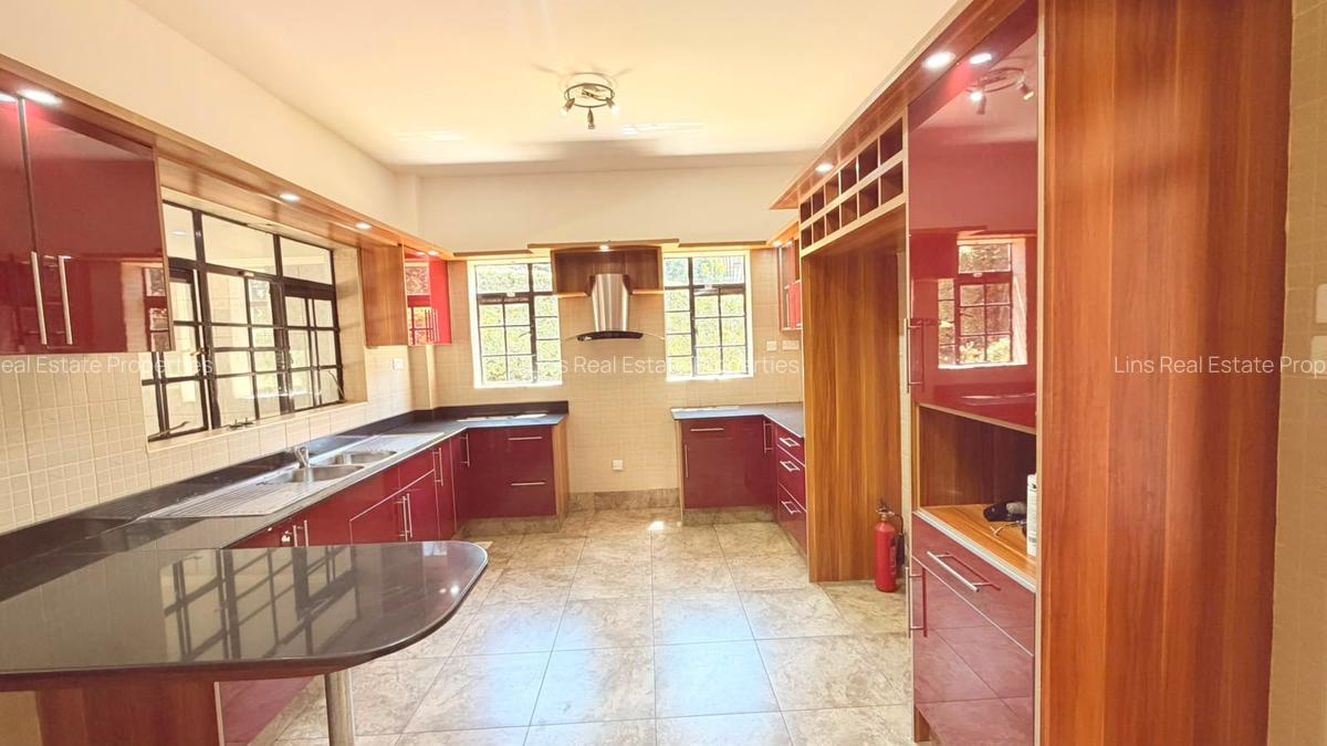 5 Bed Townhouse with En Suite in Kitisuru - 12