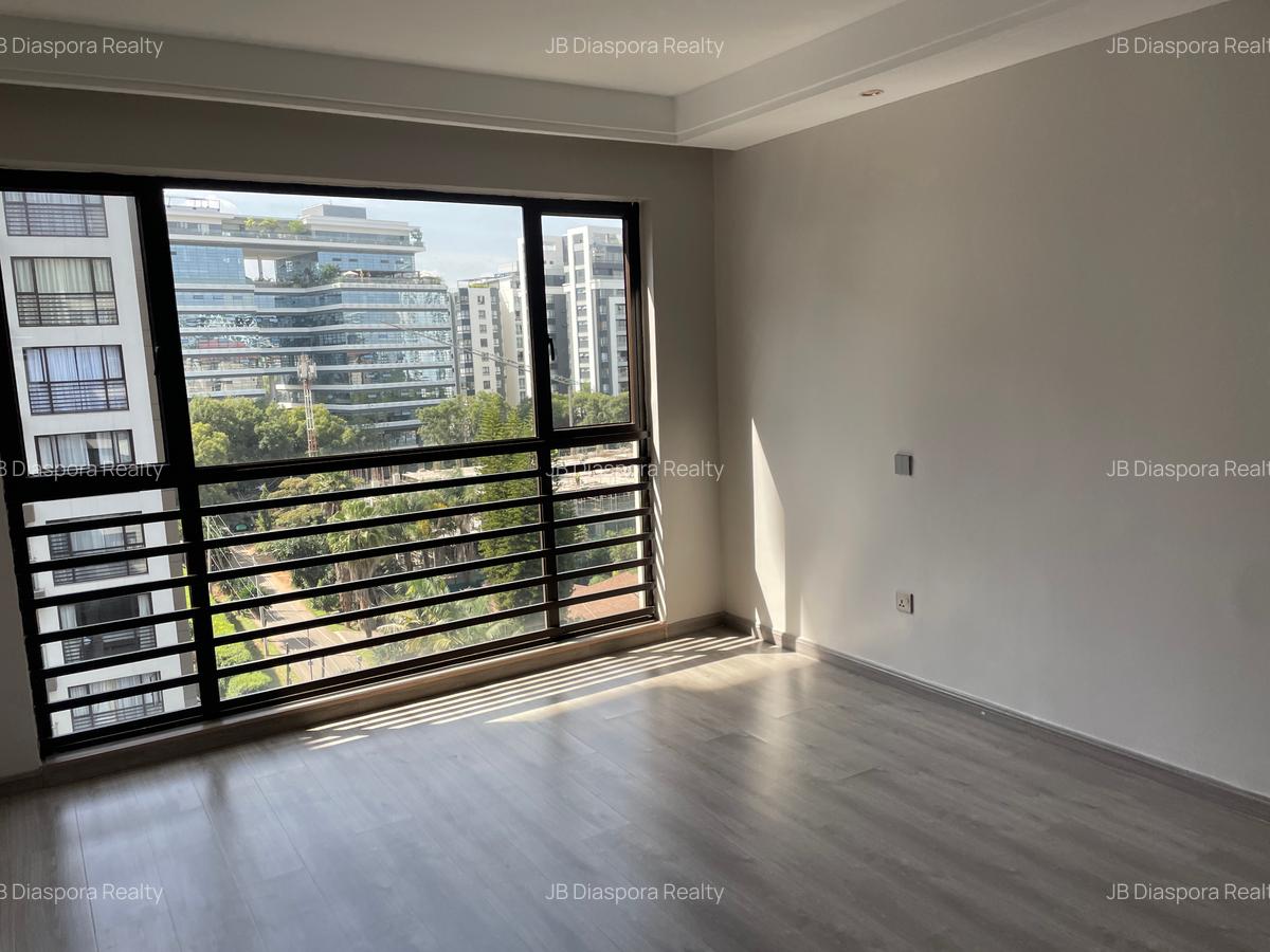 3 Bed Apartment with En Suite in Riverside - 5